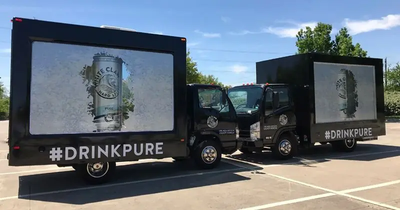LED-lastbilar med kampanjen DRINKPURE